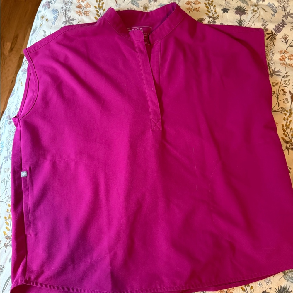 Figs Rafaela scrub top in Raspberry sorbet